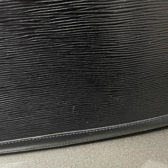 Authentic Louis Vuitton LV Lussac Epi Shoulder Bag. Excellent Condition! - Picture 6 of 9